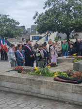 8 MAI 007